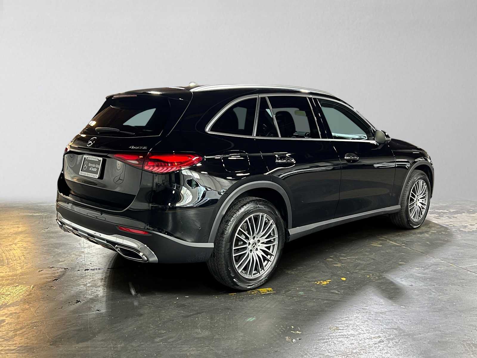 Used 2026 Mercedes-Benz GLC 300 4MATIC image 3