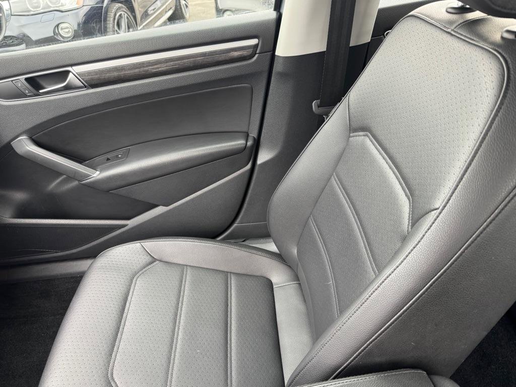 Used 2018 Volkswagen Passat 2.0T SE FWD image 11
