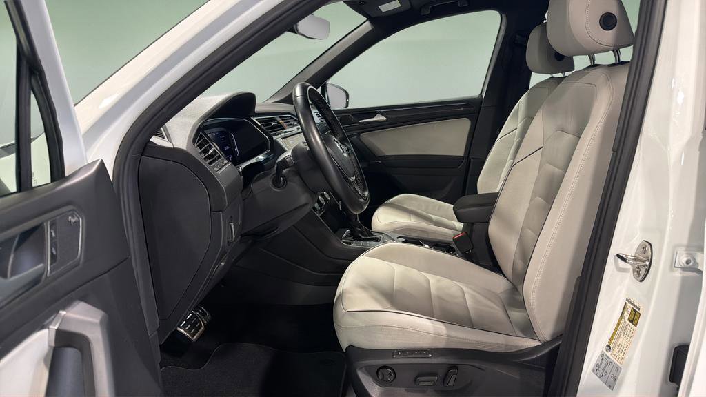 Used 2020 Volkswagen Tiguan SEL Premium R-Line image 11