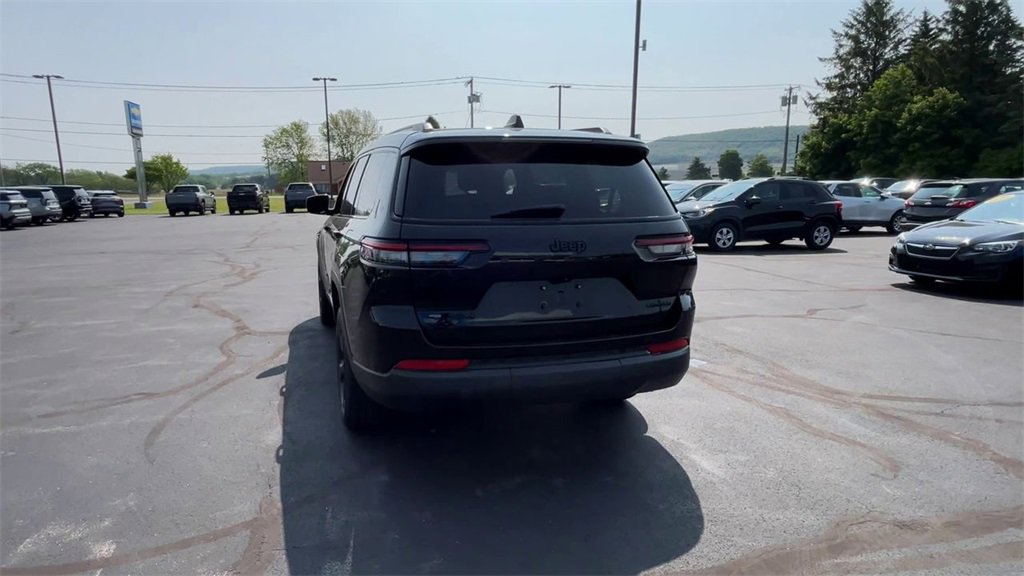 Used 2023 Jeep Grand Cherokee L Limited w/ Black Appearance Package image 7