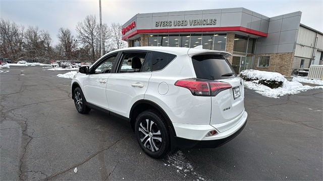 Used 2018 Toyota RAV4 LE image 6