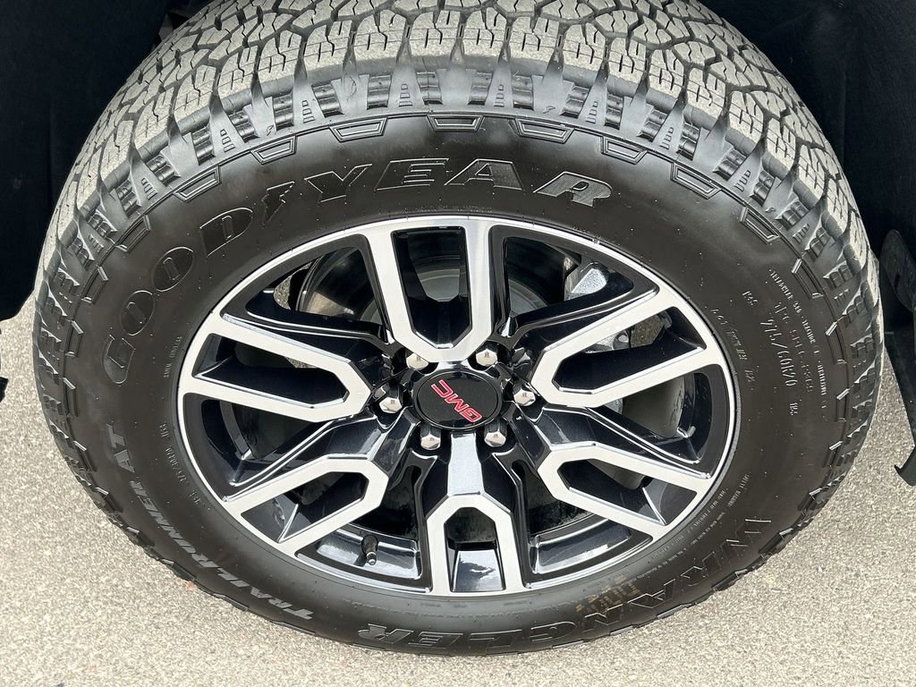 Used 2025 GMC Sierra 1500 AT4 w/ Technology Package image 32