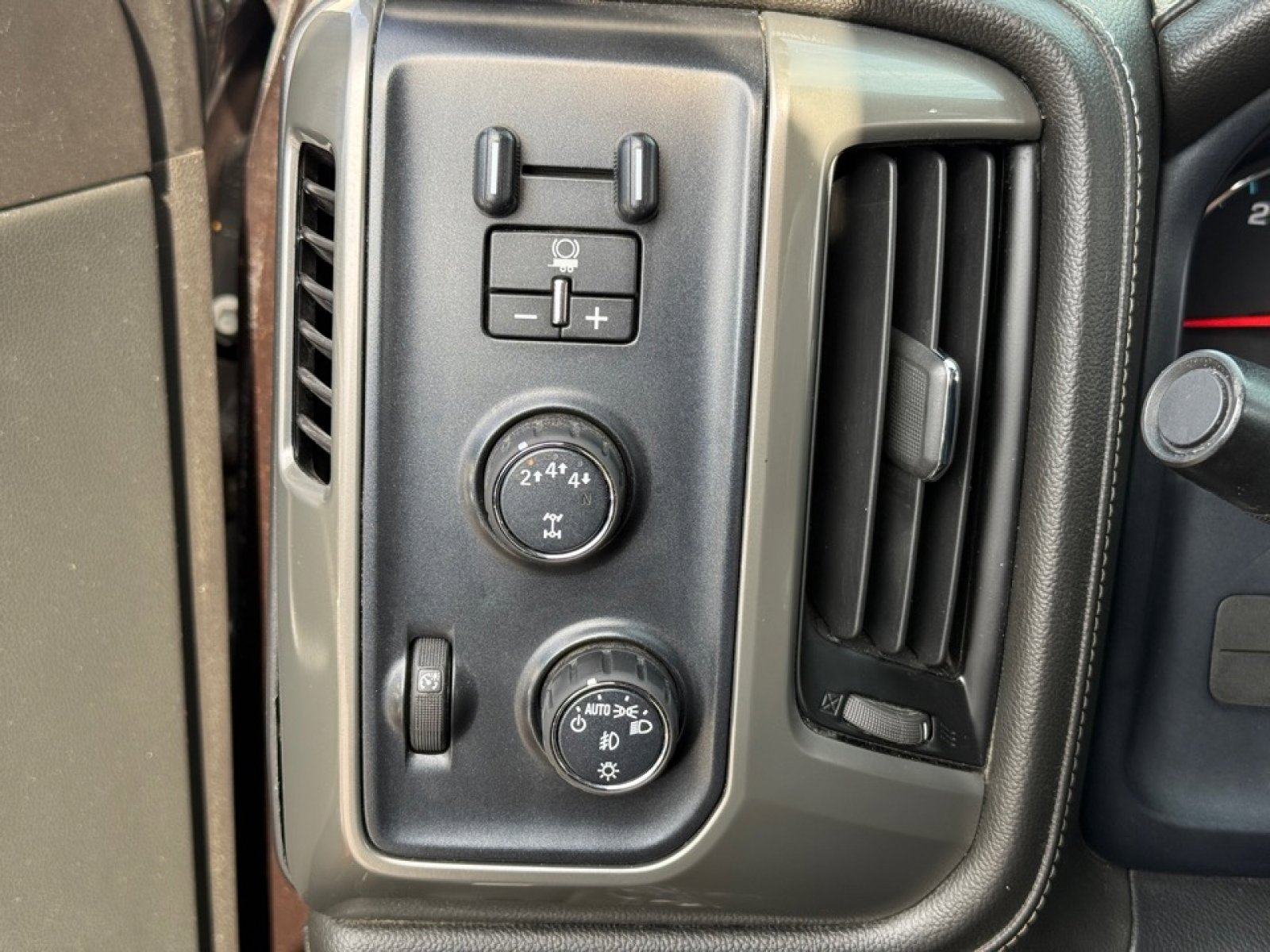 Used 2018 Chevrolet Silverado 2500 High Country image 34