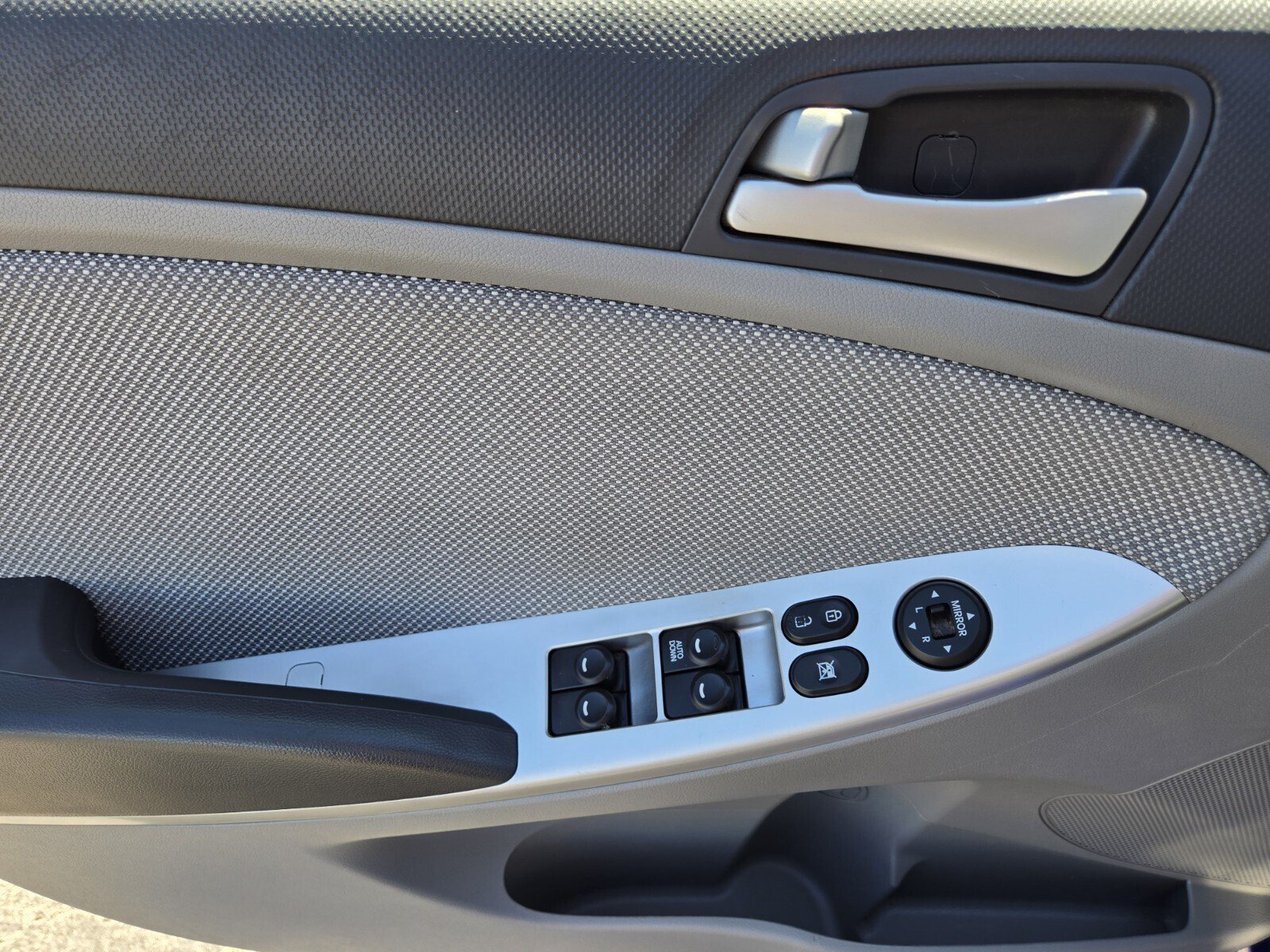 Used 2013 Hyundai Accent GLS FWD image 14