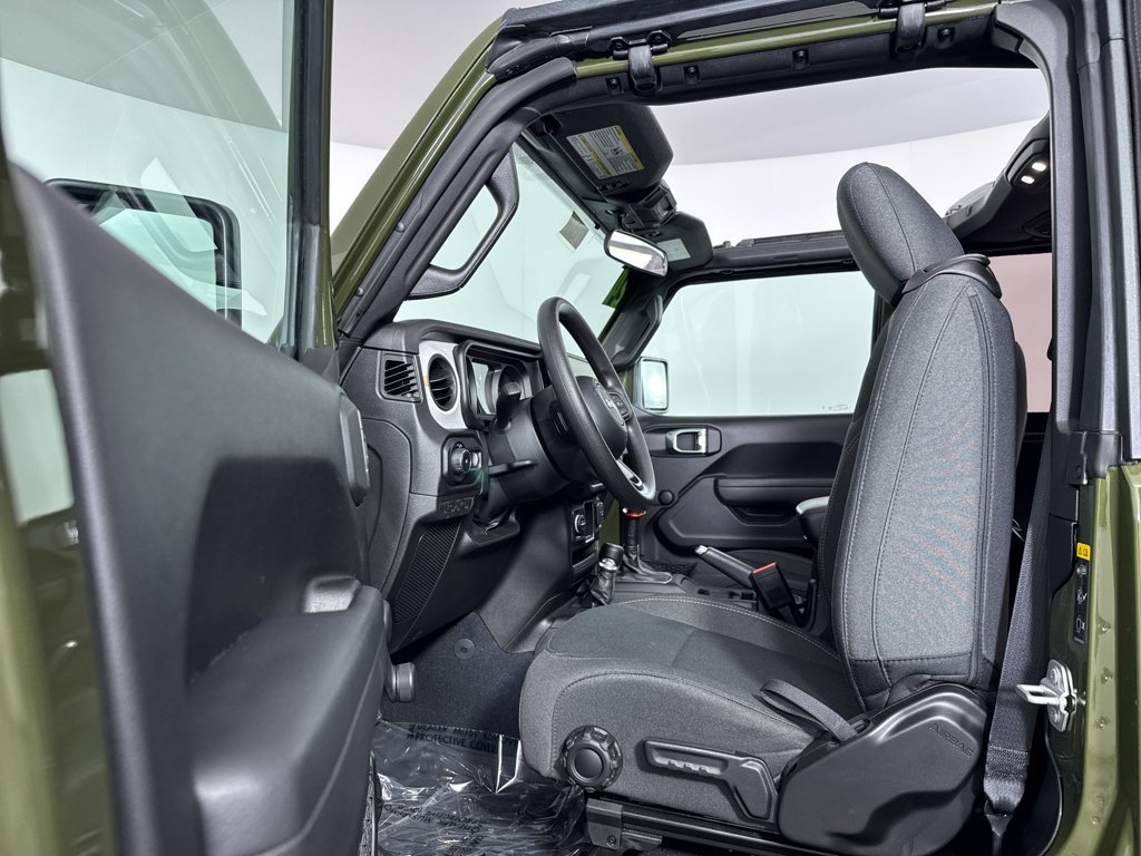 Used 2024 Jeep Wrangler Sport AWD/4WD image 9