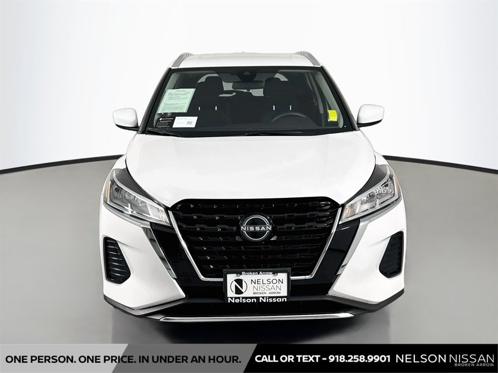 Used 2024 Nissan Kicks SV FWD image 2