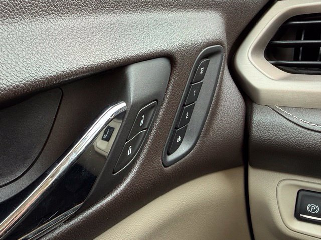 Used 2017 GMC Acadia Denali w/ Technology Package AWD/4WD image 25