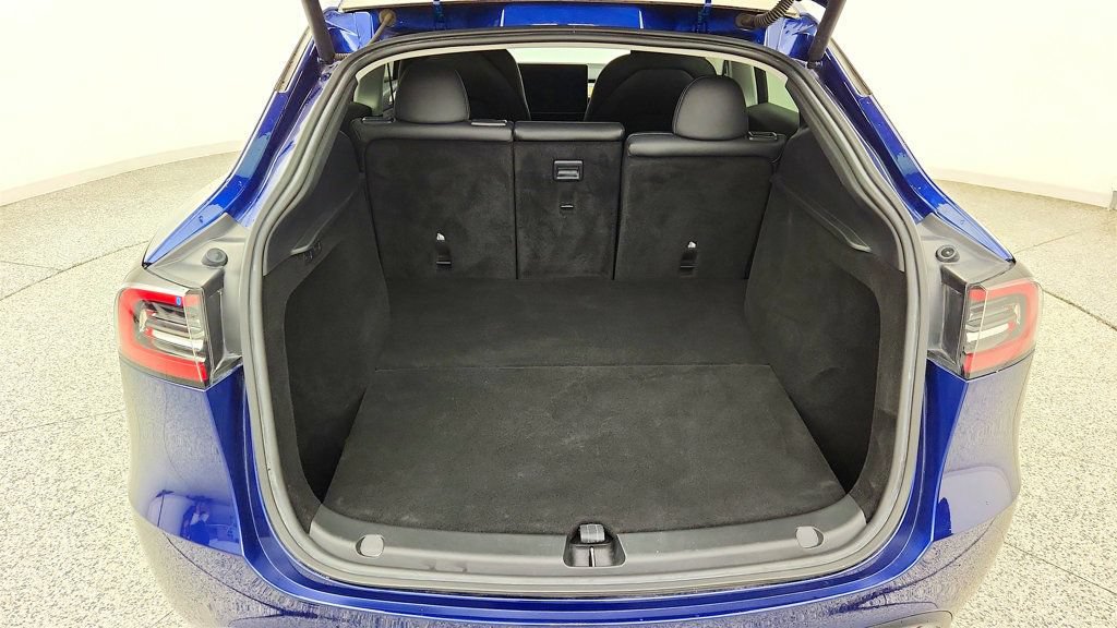 Used 2023 Tesla Model Y AWD image 25