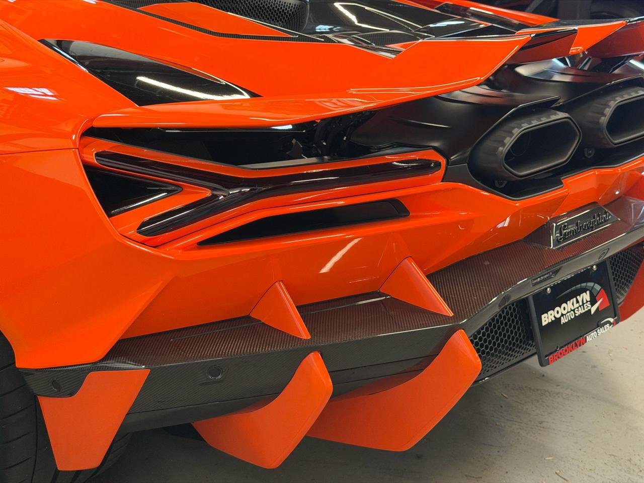 Used 2024 Lamborghini Revuelto image 23