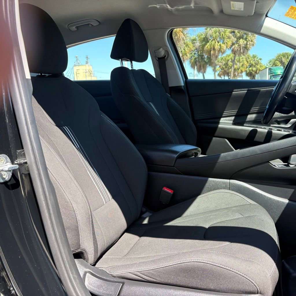 Used 2022 Hyundai Elantra SEL w/ Convenience Package image 16