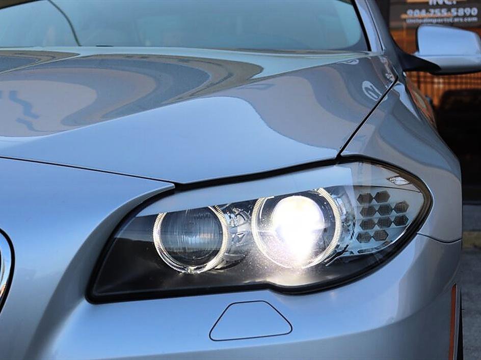 Used 2011 BMW 550i Sedan image 38