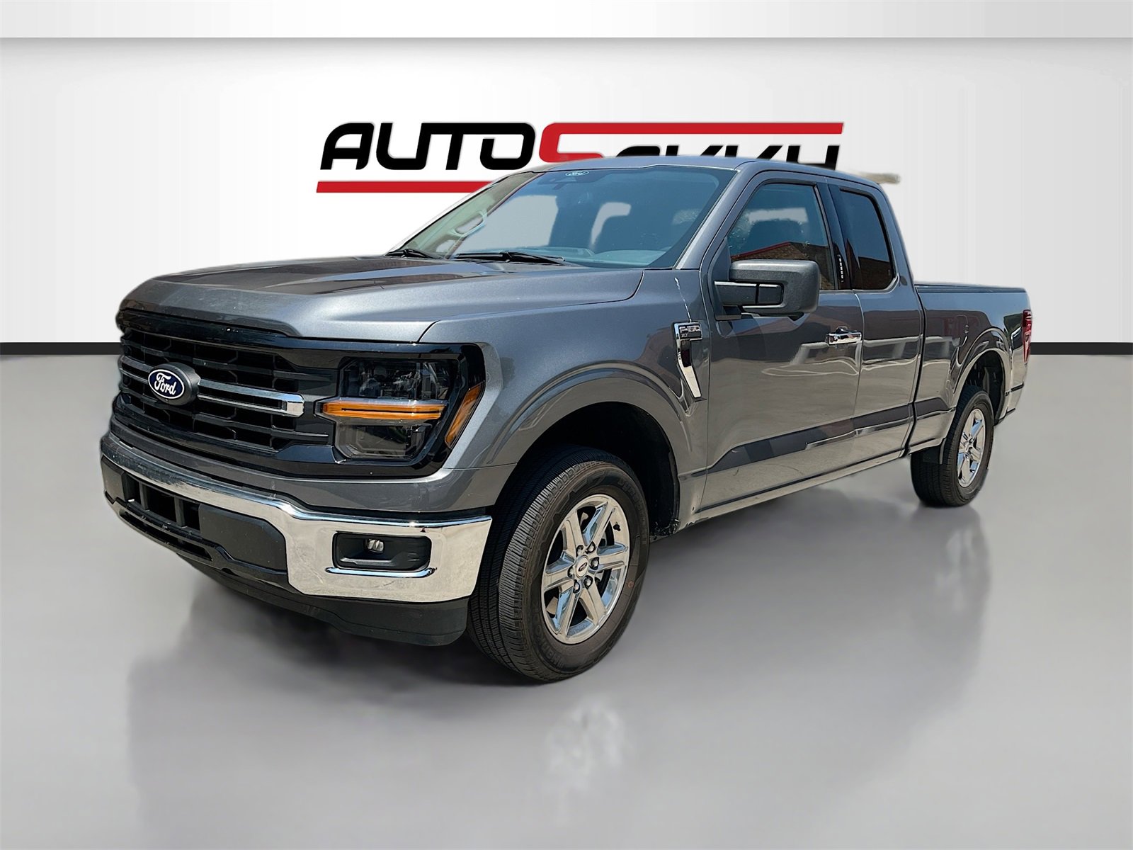 Used 2024 Ford F150 XLT w/ Tow/Haul Package image 3