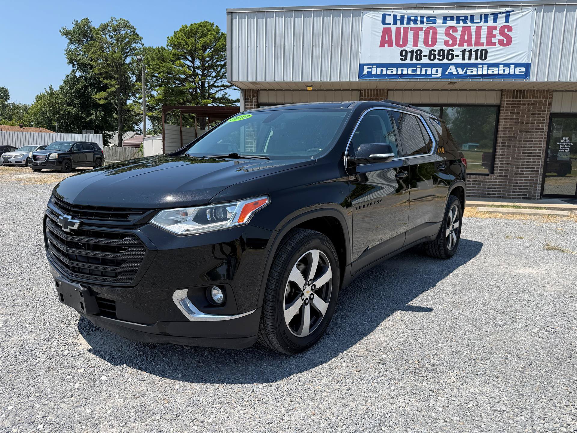 Used 2019 Chevrolet Traverse LT w/ LT Premium Package FWD image 3