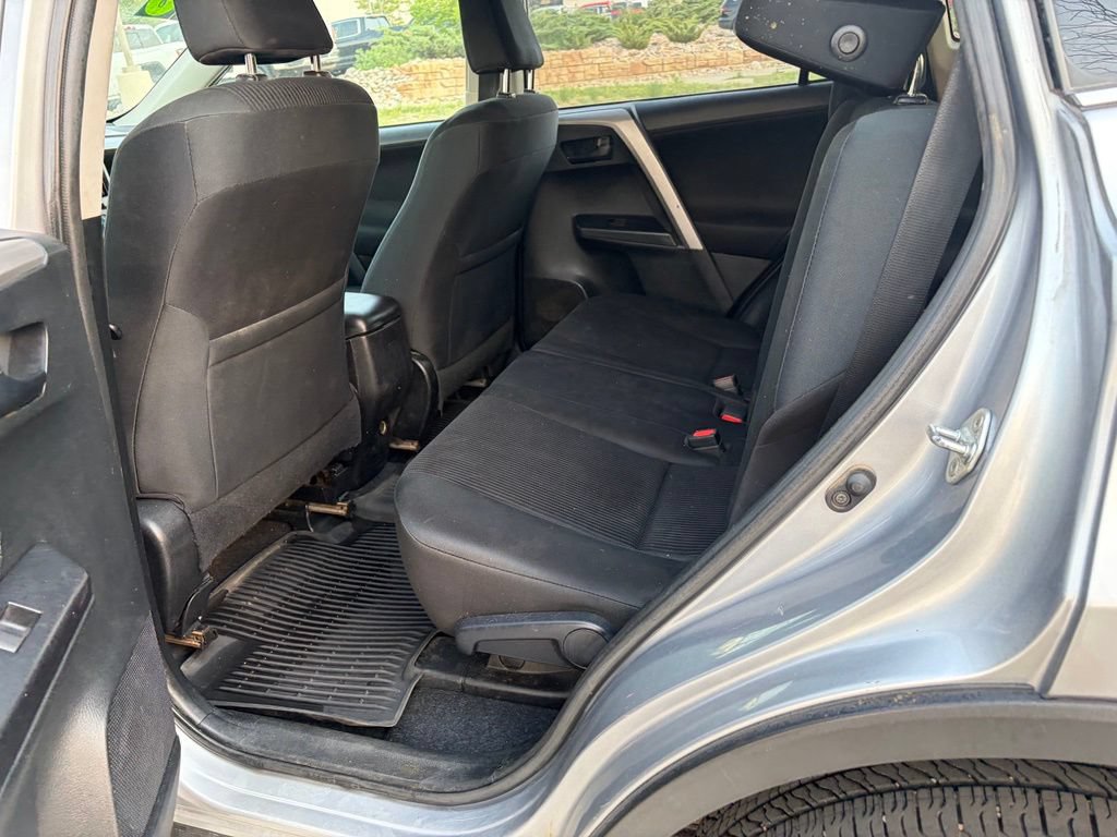 Used 2016 Toyota RAV4 LE AWD/4WD image 12