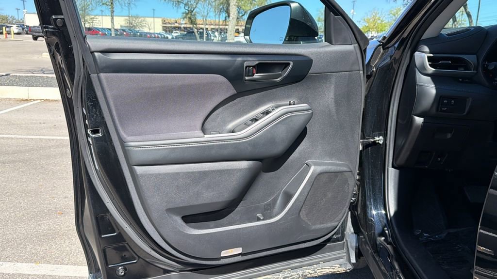 Certified 2025 Toyota Highlander LE image 13