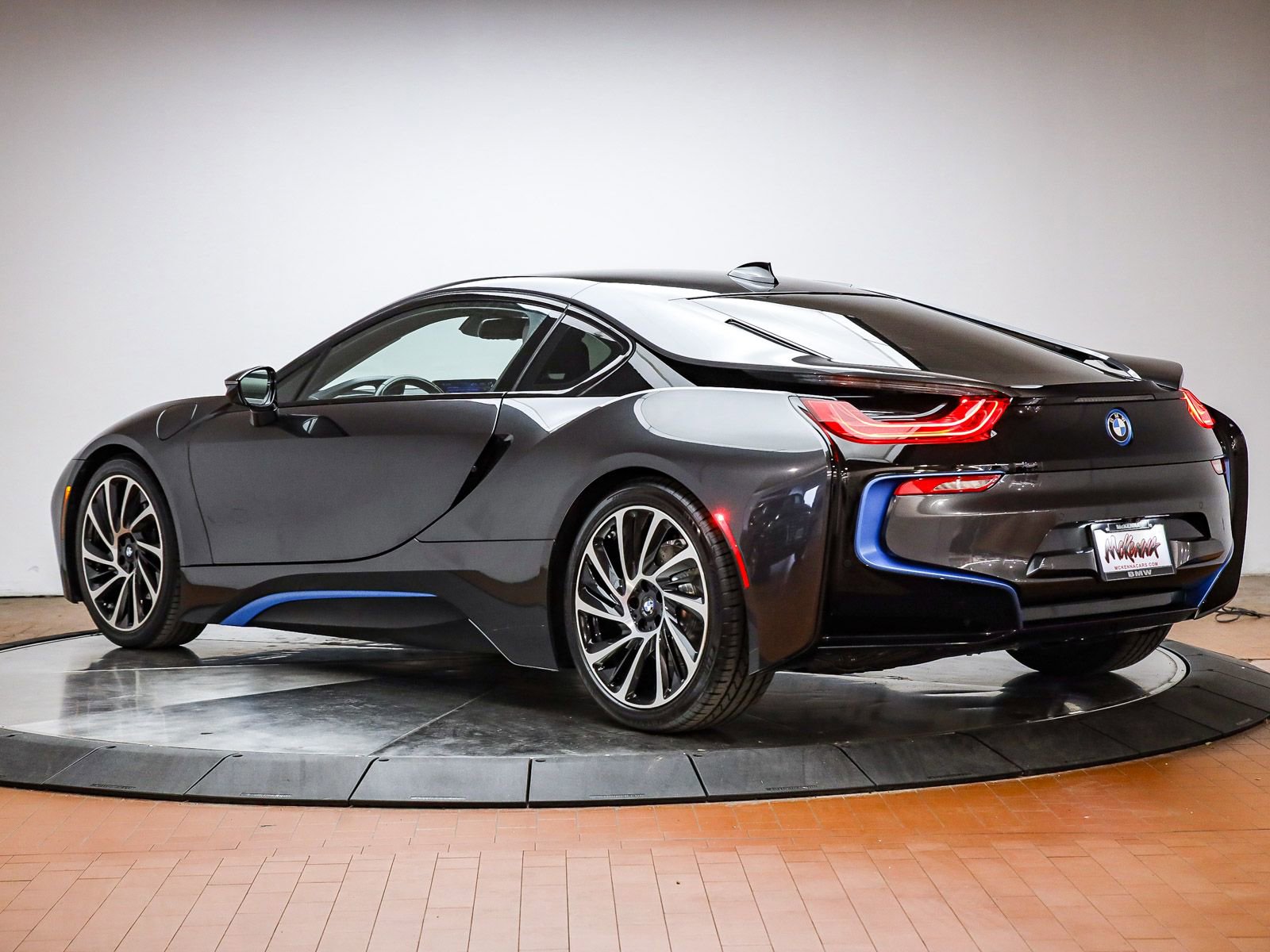 Used 2017 BMW i8 image 2