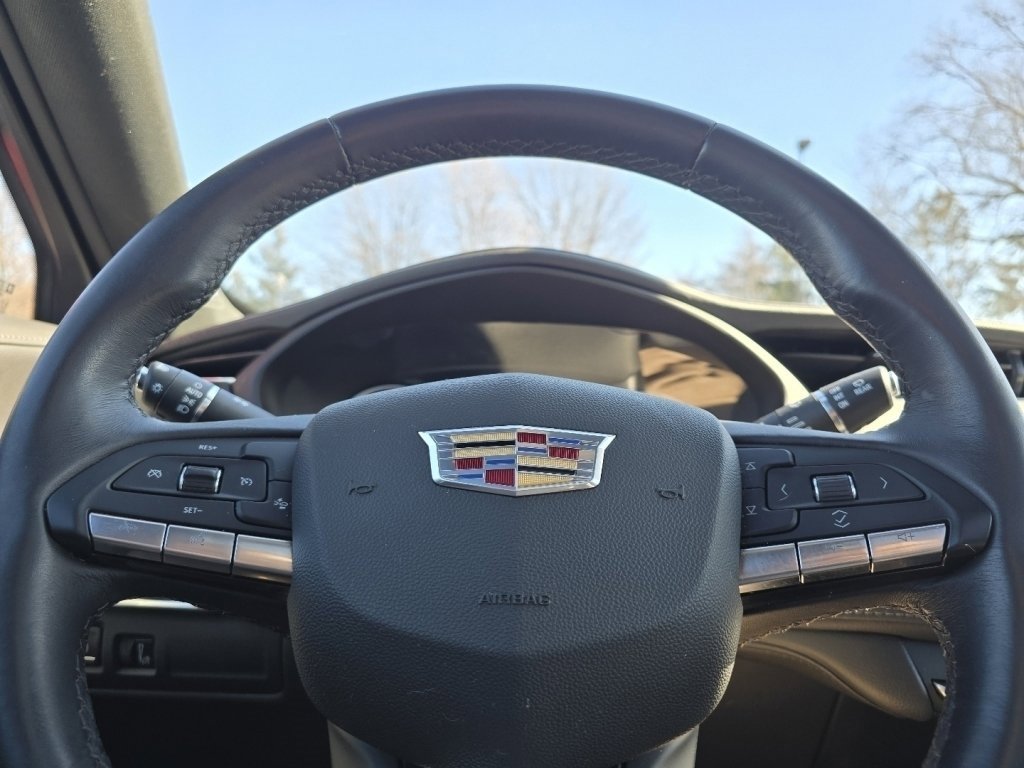 Used 2023 Cadillac XT4 Premium Luxury image 22