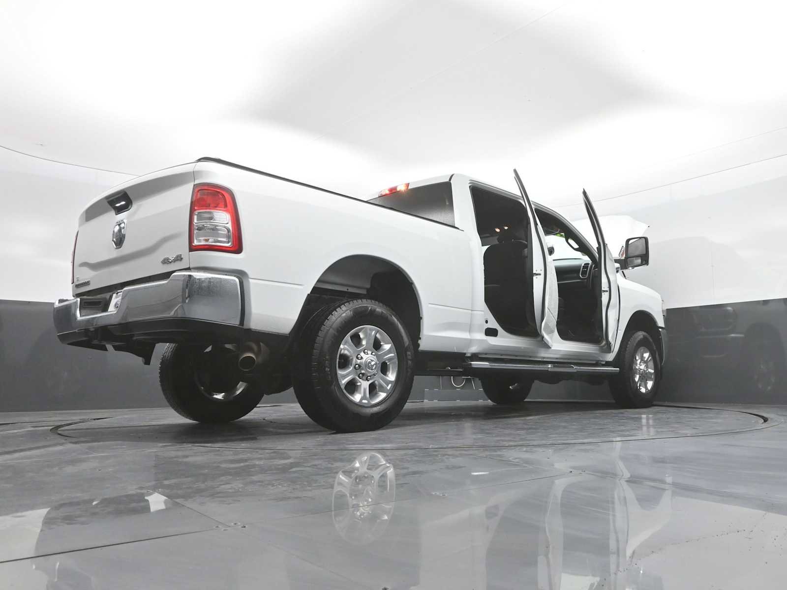 Used 2024 RAM 2500 Big Horn AWD/4WD image 47