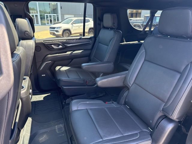 Used 2022 GMC Yukon XL Denali w/ Denali Premium Package AWD/4WD image 36