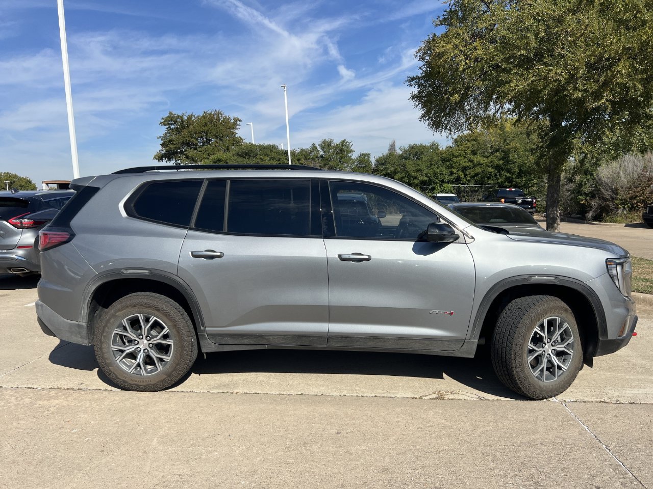 Used 2026 GMC Acadia AT4 w/ Luxury Package AWD/4WD image 3