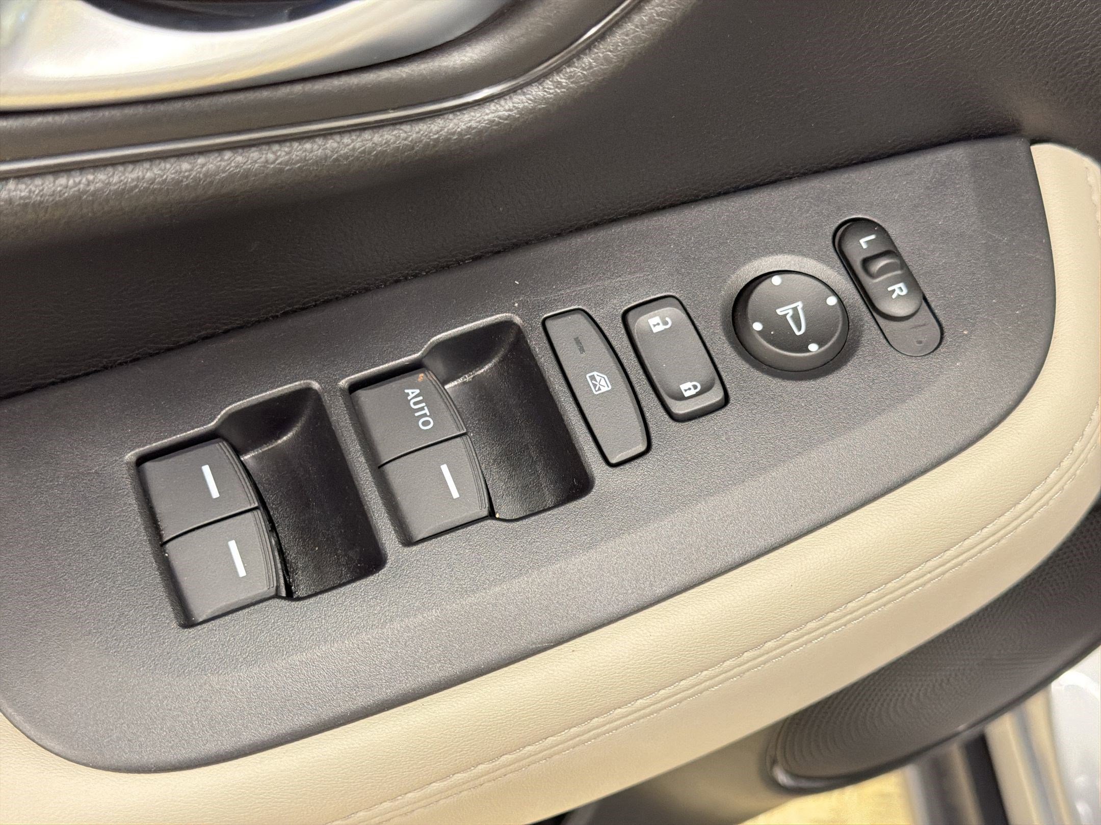 Used 2025 Honda HR-V LX image 12