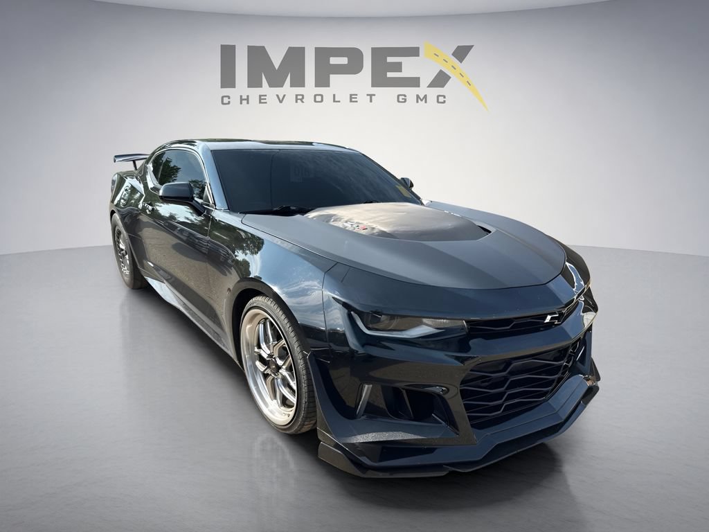 Used 2018 Chevrolet Camaro ZL1 RWD image 5