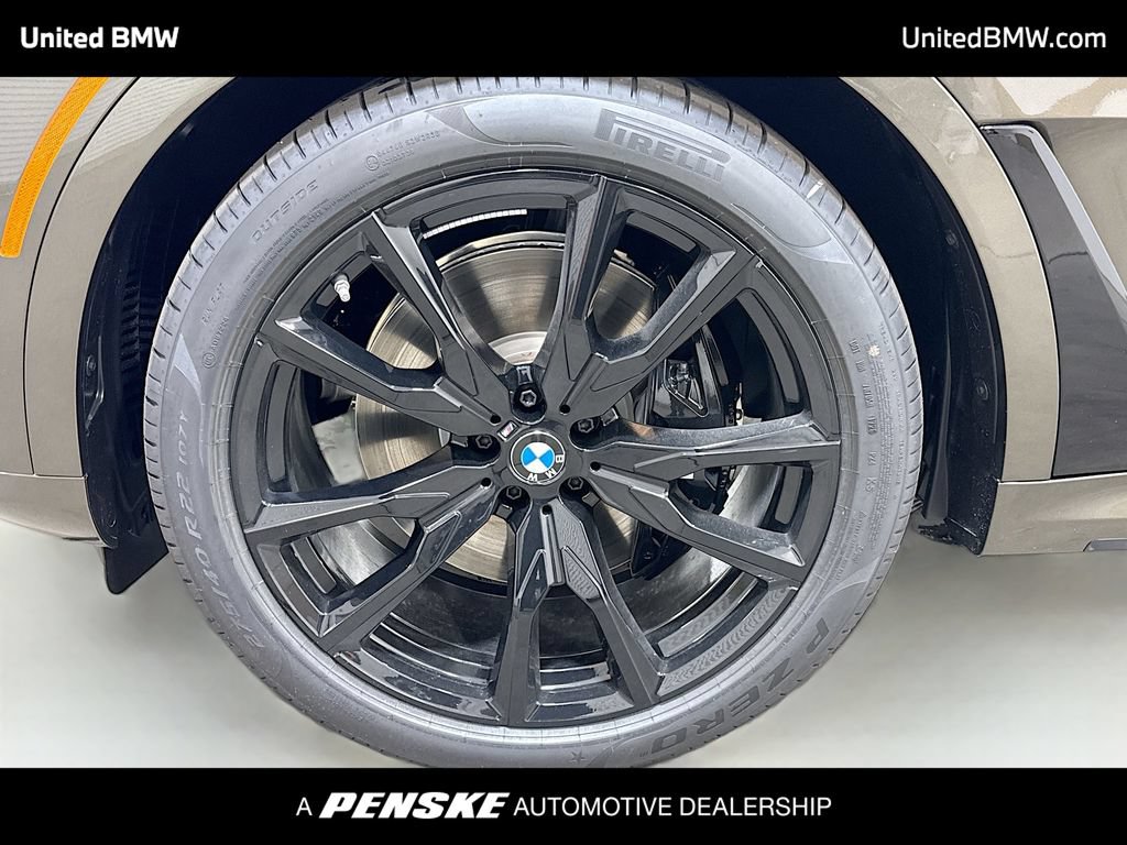 New 2027 BMW X7 xDrive40i w/ M Sport Package AWD/4WD image 2