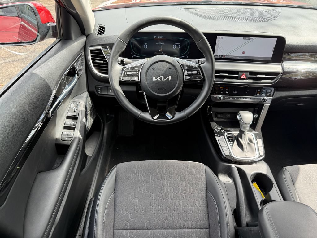 Used 2025 Kia Seltos S FWD image 16