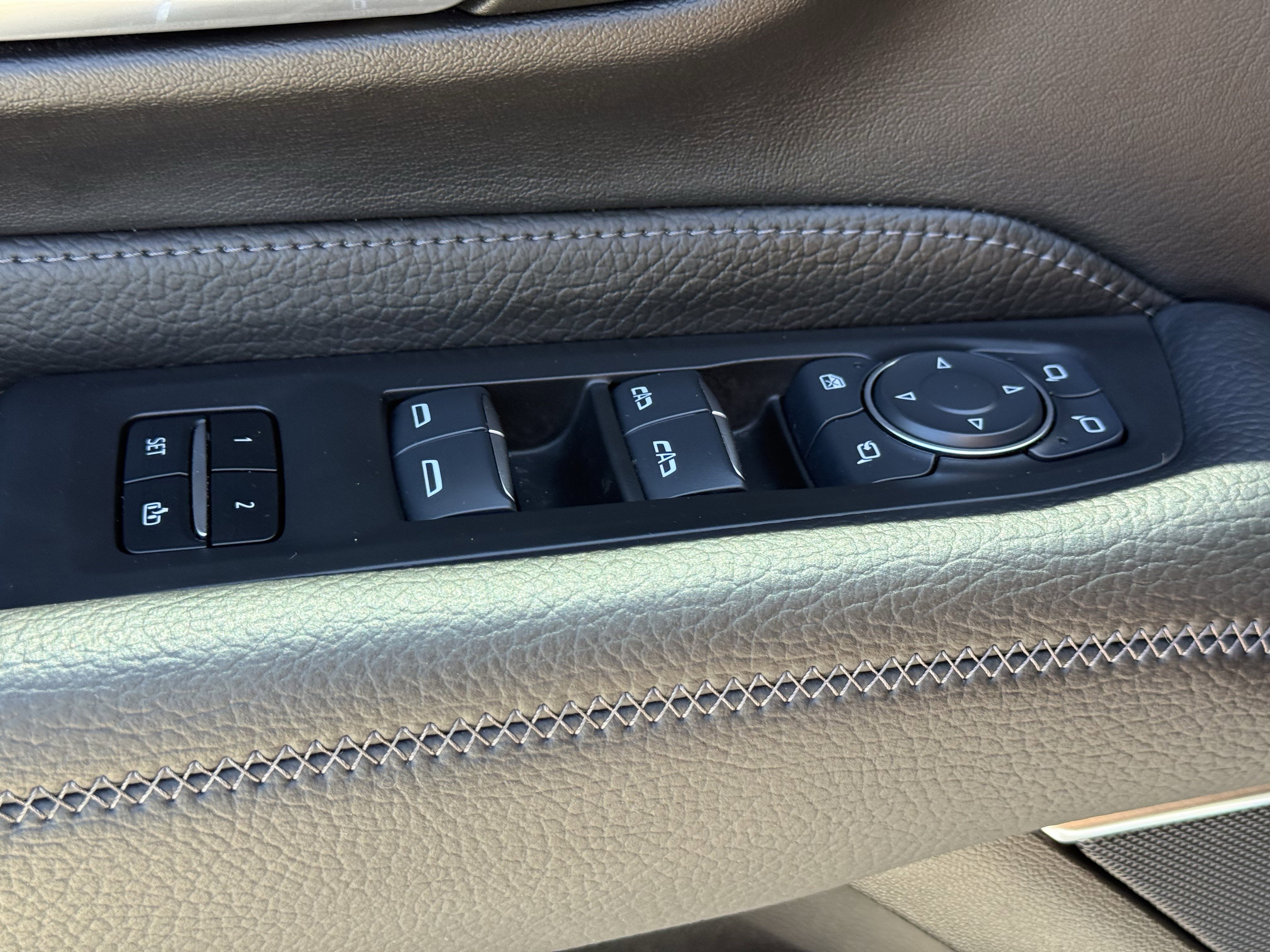 Used 2024 GMC Yukon Denali AWD/4WD image 25