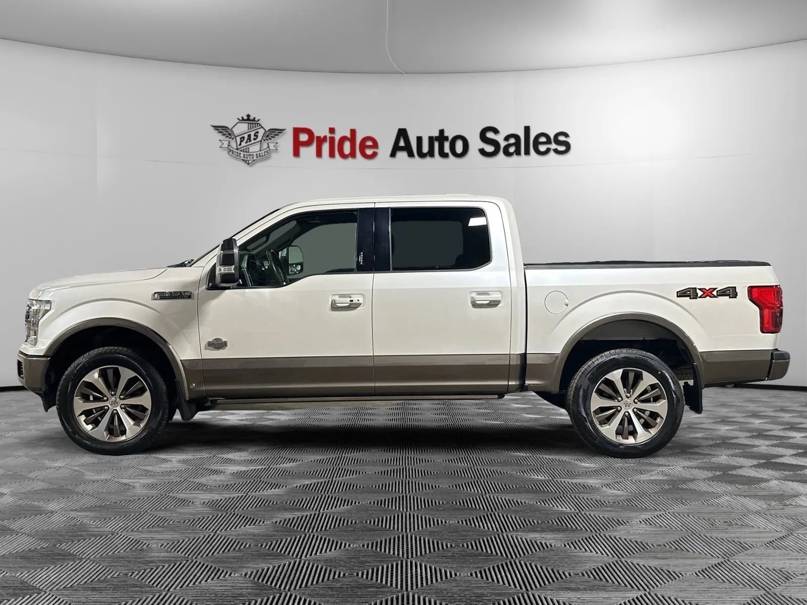 Used 2018 Ford F150 King Ranch w/ Equipment Group 601A Luxury AWD/4WD image 4