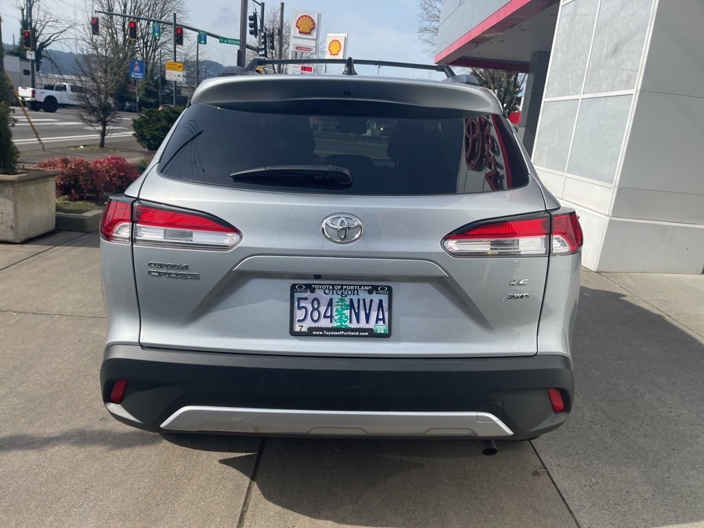 Used 2025 Toyota Corolla Cross LE w/ Moonroof Package image 7