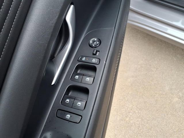 Used 2025 Hyundai Elantra Limited image 21