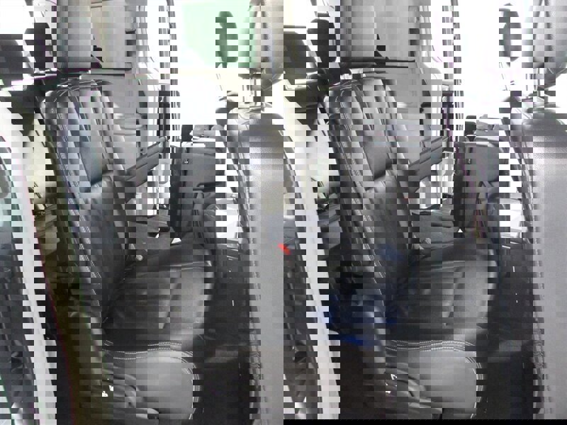 Used 2014 Chrysler Town & Country Touring image 30