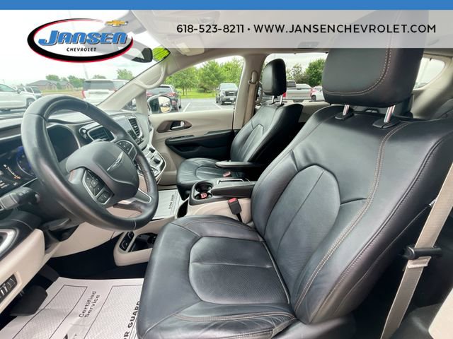 Used 2018 Chrysler Pacifica Touring-L Plus FWD image 18