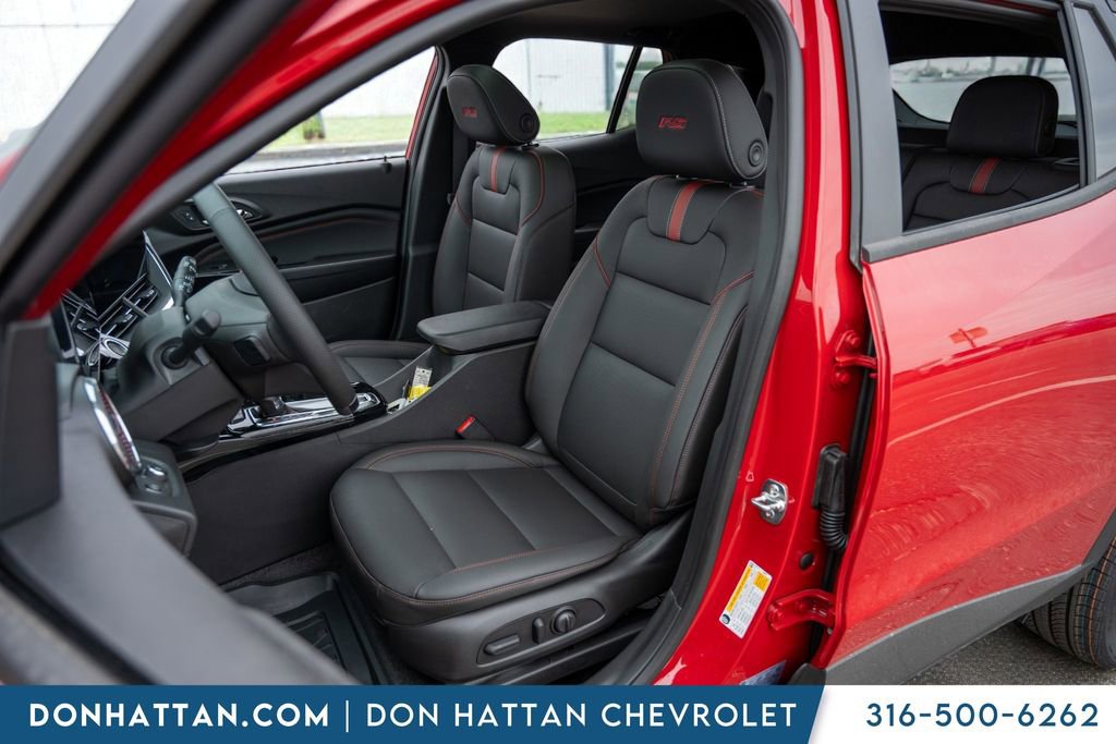 New 2026 Chevrolet Trax RS w/ Sunroof Package FWD image 4