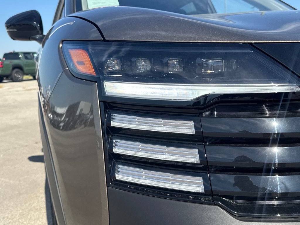 Used 2026 Nissan Kicks SR image 11