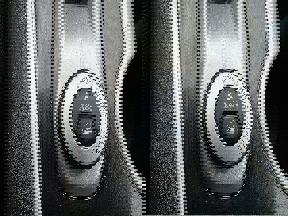 Used 2019 Nissan Pathfinder SV image 30