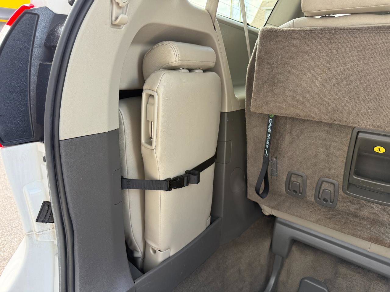 Used 2018 Toyota Sienna LE FWD image 18