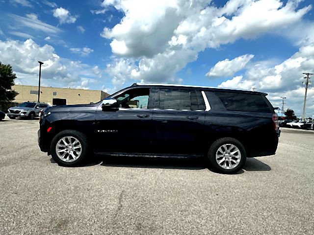 Used 2023 Chevrolet Suburban Premier AWD/4WD image 1
