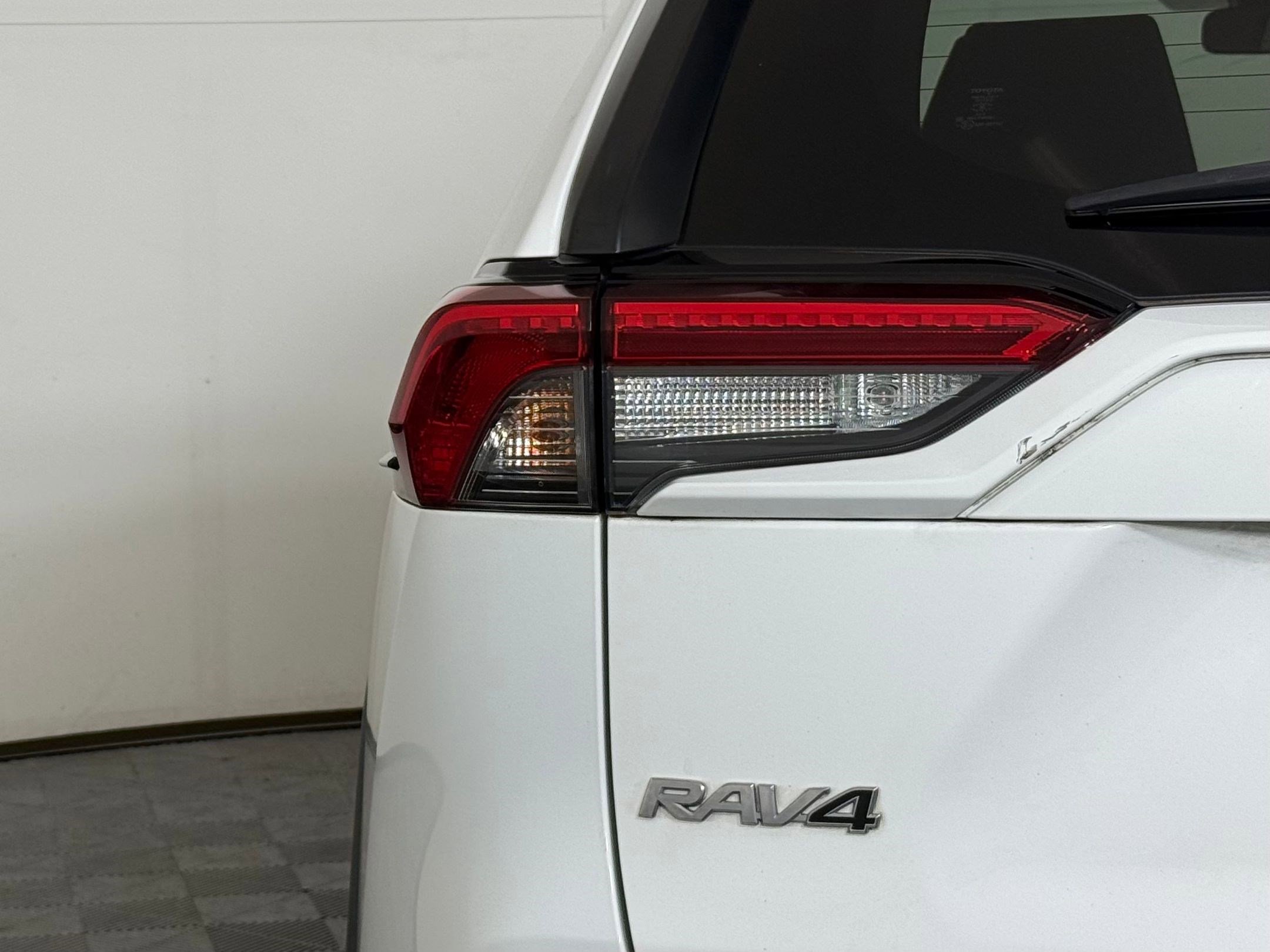 Used 2020 Toyota RAV4 XLE image 13