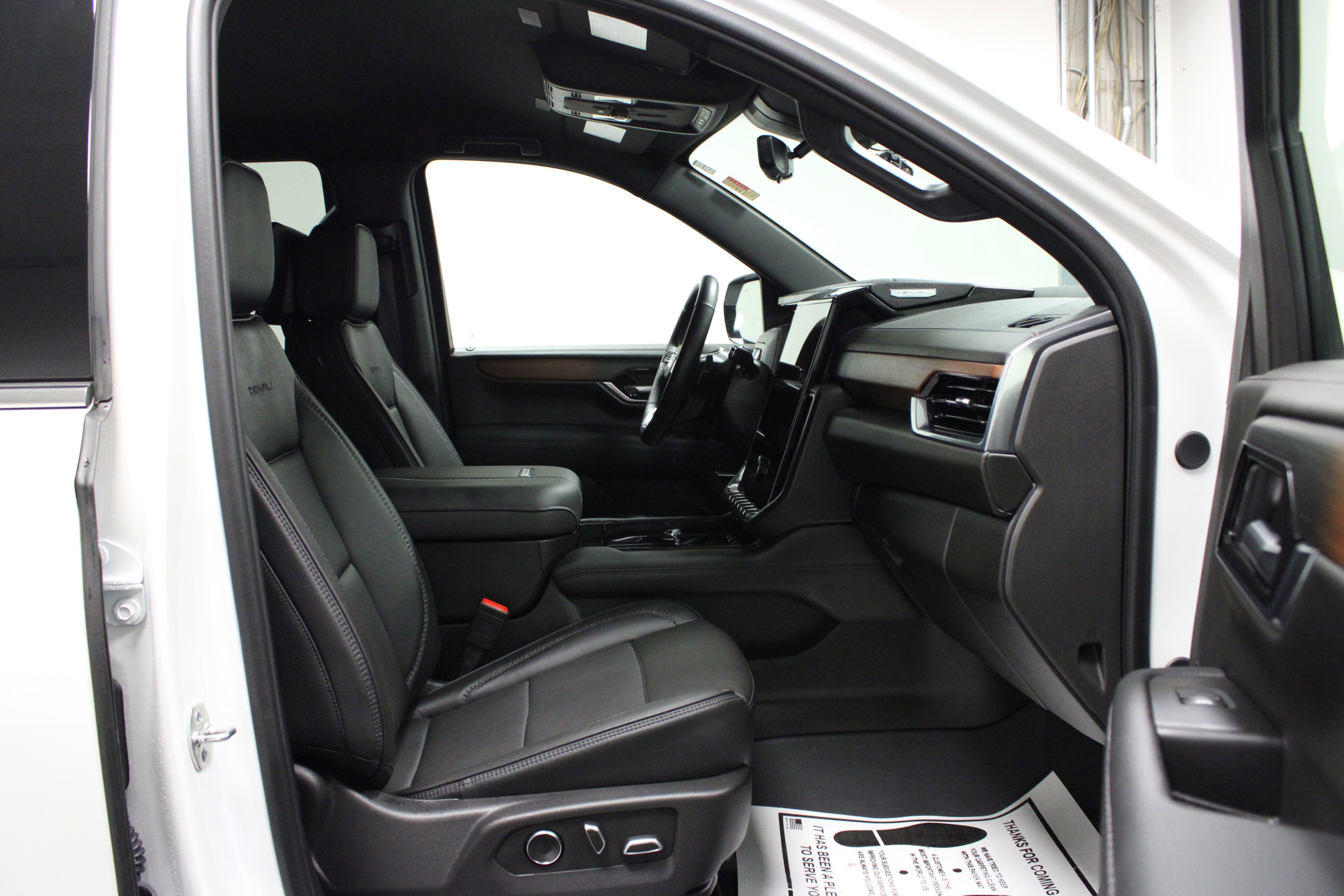 Used 2025 GMC Yukon Denali w/ Advanced Technology Package image 18