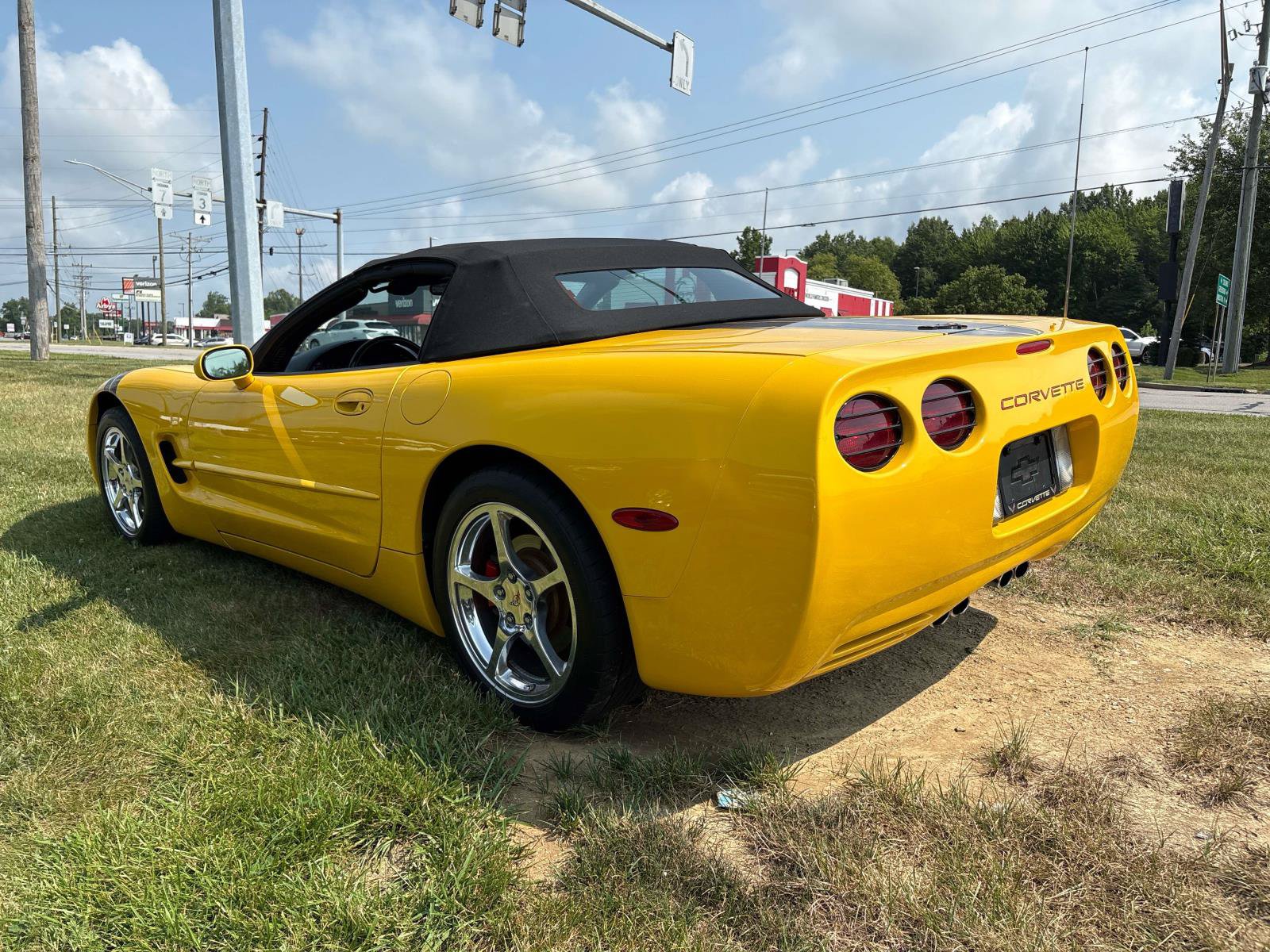 Used 2002 Chevrolet Corvette Convertible w/ Preferred Equipment Group2 RWD image 5