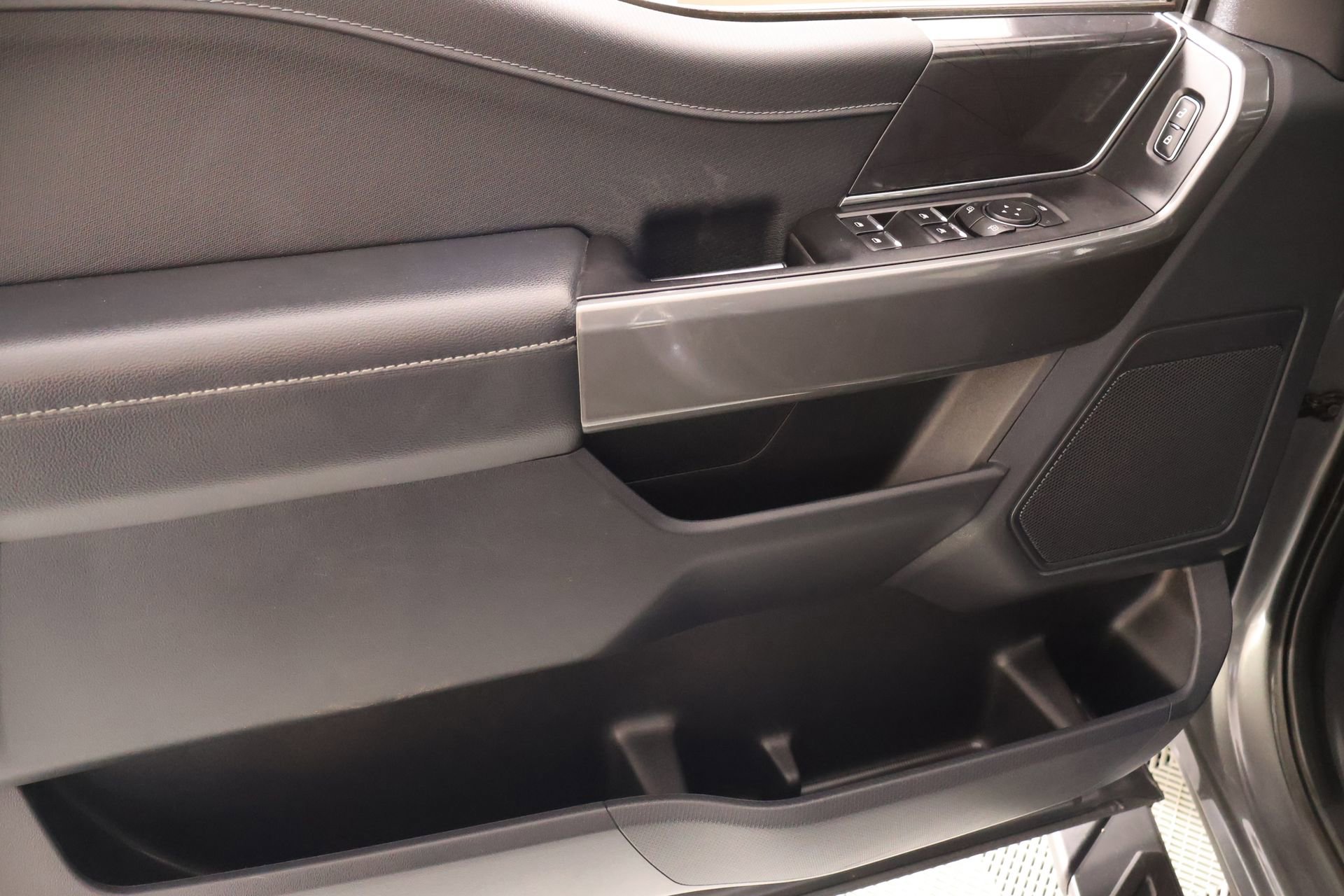 Used 2022 Ford F150 XLT w/ Equipment Group 302A High AWD/4WD image 16