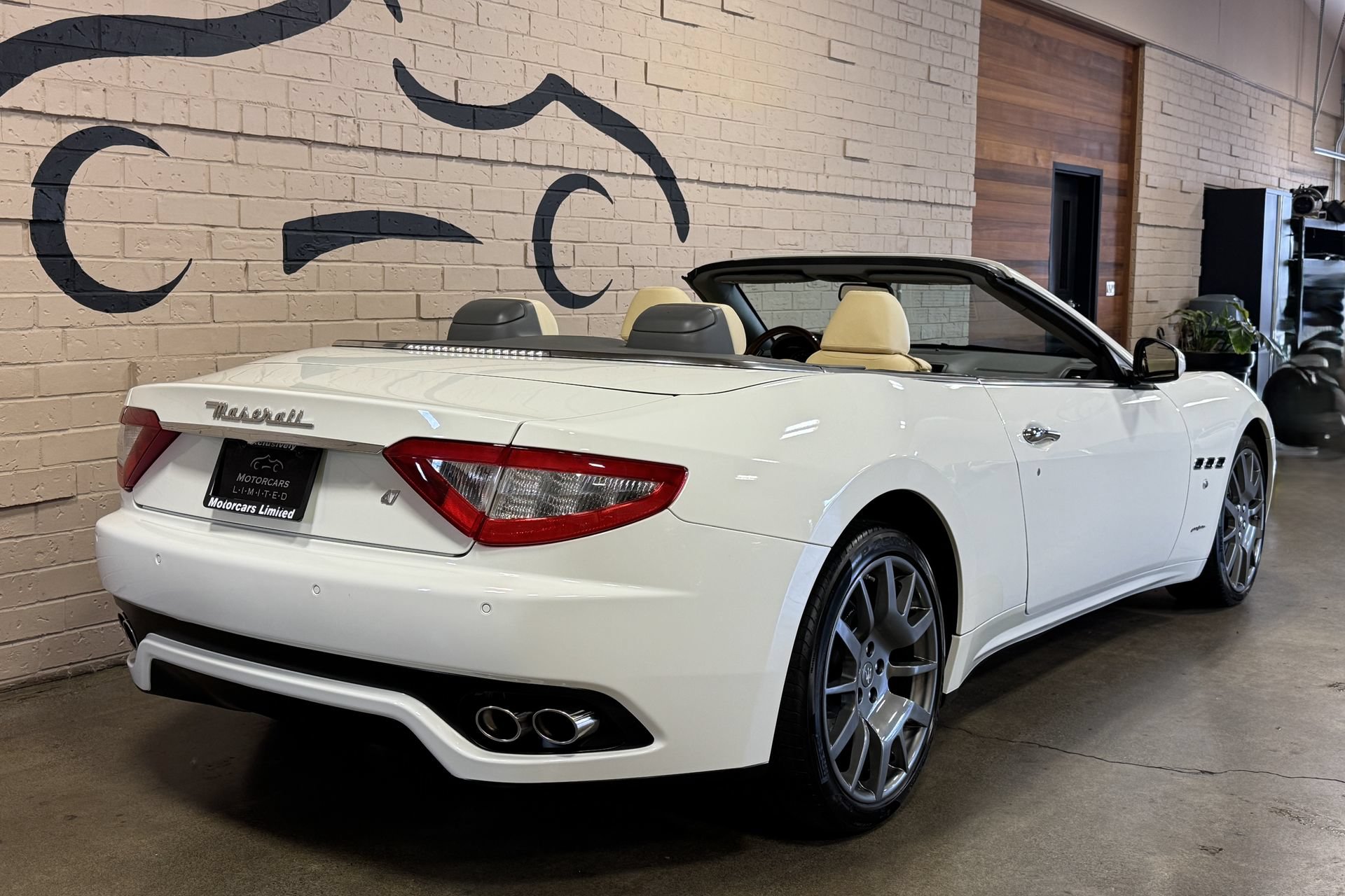 Used 2011 Maserati GranTurismo Convertible RWD image 9