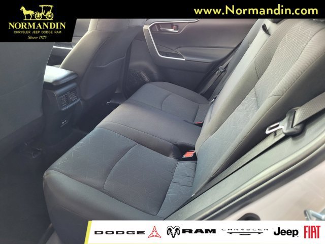 Used 2025 Toyota RAV4 XLE FWD image 18