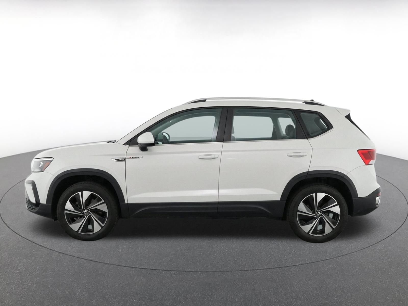 Used 2026 Volkswagen Taos SE AWD/4WD image 4