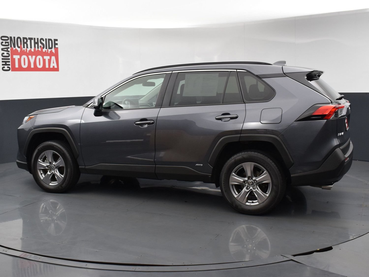 Used 2025 Toyota RAV4 XLE AWD/4WD image 2