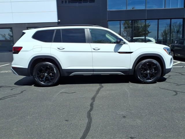Used 2025 Volkswagen Atlas Peak Edition SE AWD/4WD image 4