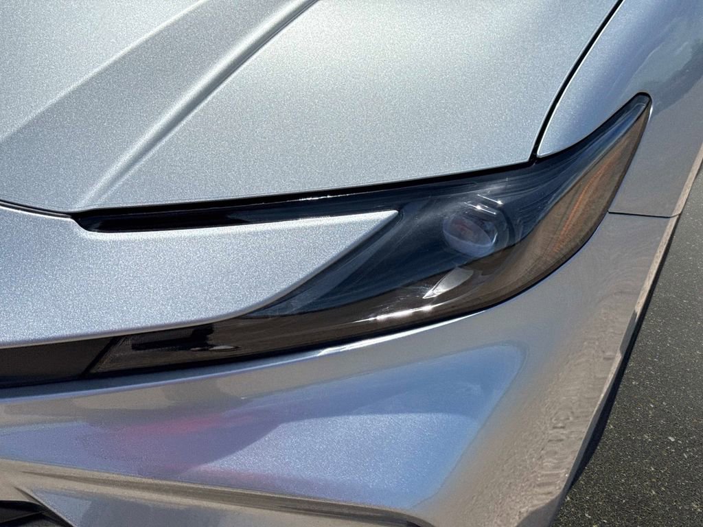 Used 2025 Toyota Camry LE w/ Convenience Package image 9