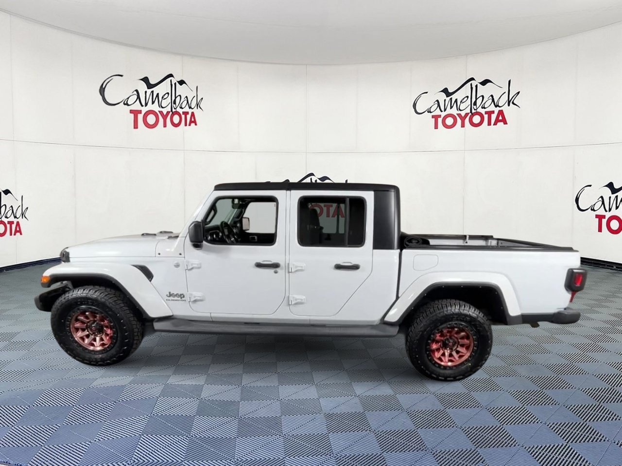 Used 2022 Jeep Gladiator Overland AWD/4WD image 7